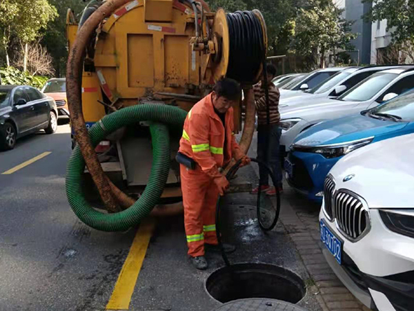 工布江达排污管道清淤